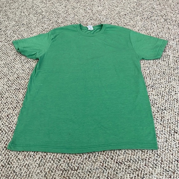 Delta Men’s Green Tee. Large - Picture 1 of 3